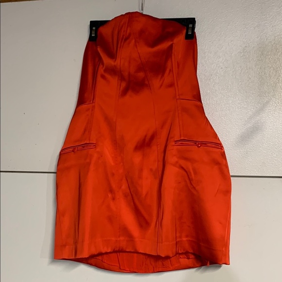 ANTHROPOLOGIE STRAPLESS SCULPTED RED SATIN MINI DRESS LARGE NEW WITH TAGS - Picture 2 of 8